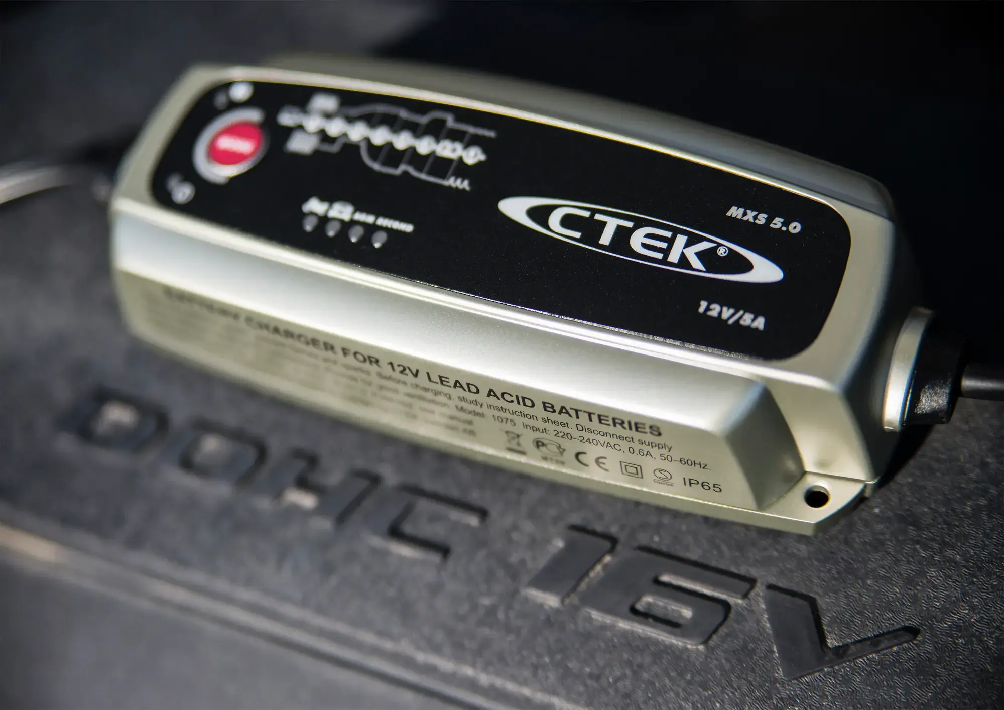 CTEK MXS7.0 Smart Battery Charger & Conditioner