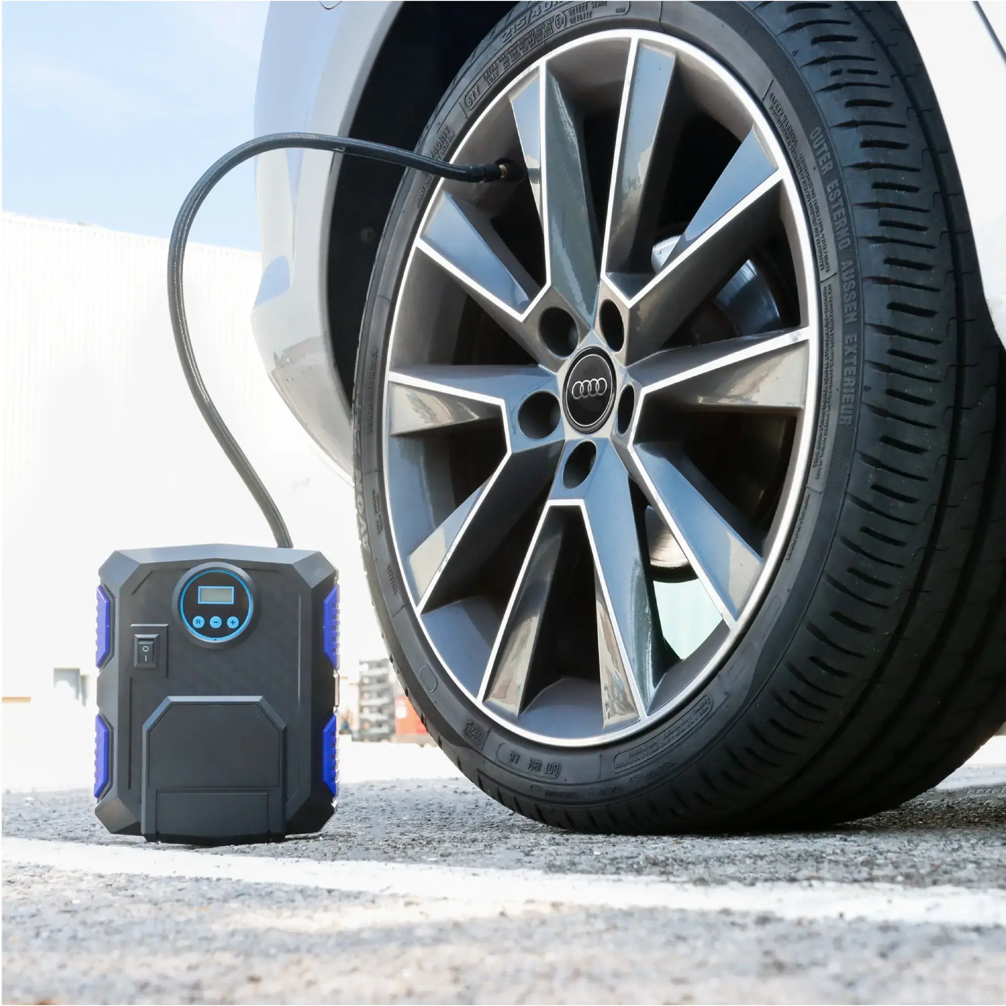 Streetwize 12V Air Compressor with Built in LED & Auto Cut-Off