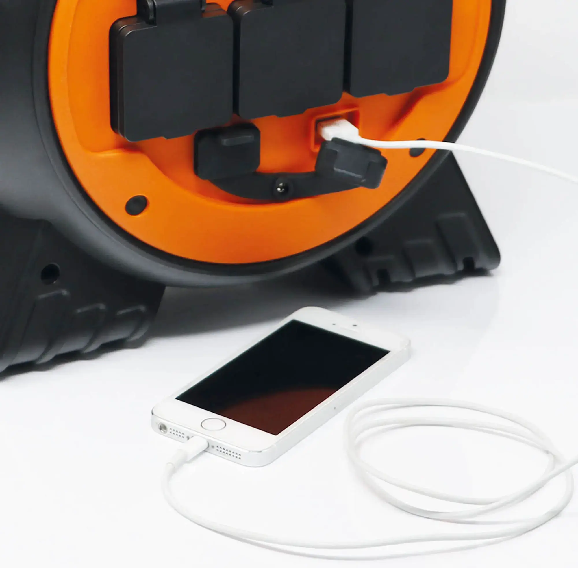 Maypole Mobile Mains Roller Power Unit 15M With Led Light