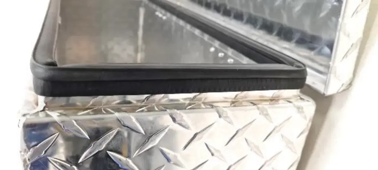 Maypole MP62160 Small Lockable Aluminium Trailer Toolbox 660x230x235mm (26"x9"x9")