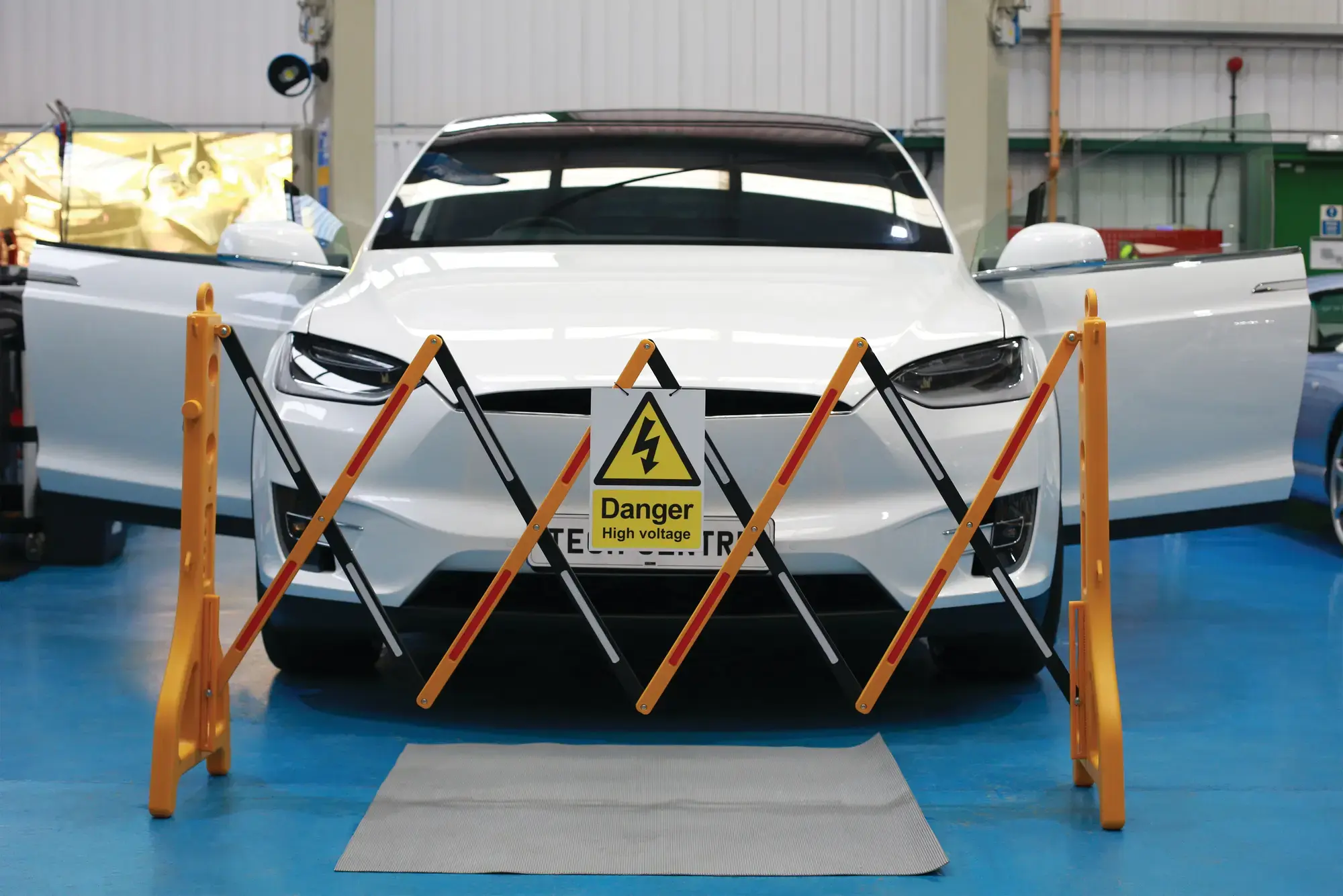 Laser 7490 Plastic Folding Safety Barrier