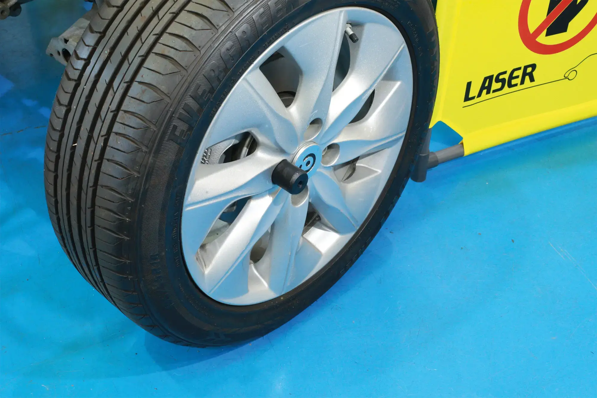 Laser 8912 Locking Wheel Nut Removal Kit - Lug Driller