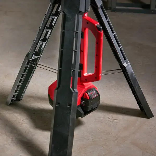 Milwaukee M18 Rocket LED Tower Light (2 x 5.0ah batteries, charger, bag)