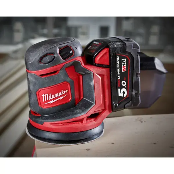 Milwaukee M18 5amp Brushed Random Orbital Sander (Kit)