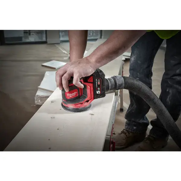Milwaukee M18 5amp Brushed Random Orbital Sander (Kit)