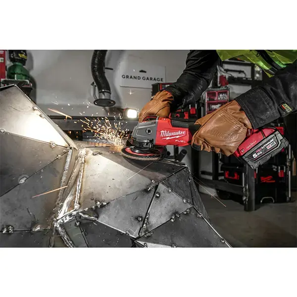 Milwaukee M18 ONE-KEY FUEL Braking Small Angle Grinder Gen II 2 x 5.5A Batts M18ONEFSAG115