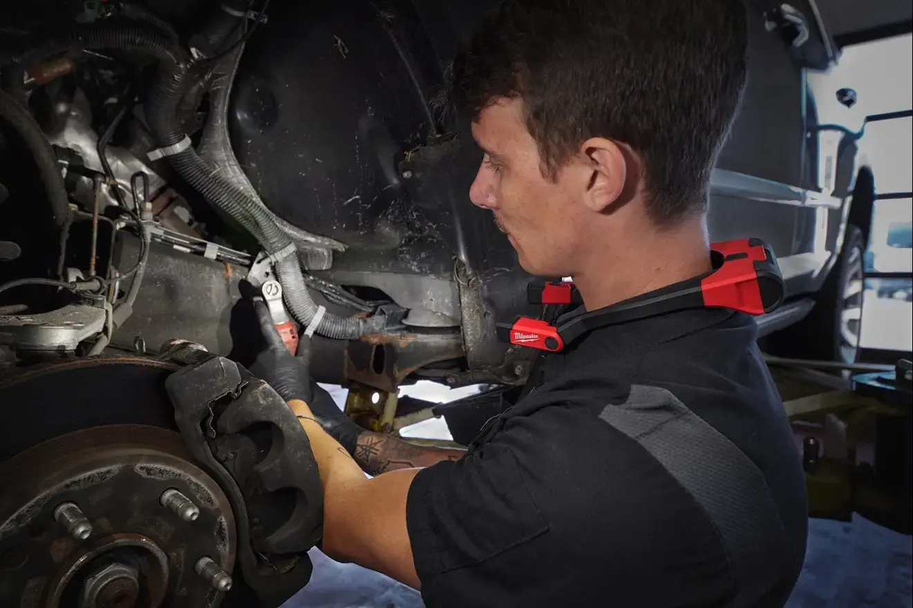 Milwaukee USB rechargeable Neck Light 400 Lumens