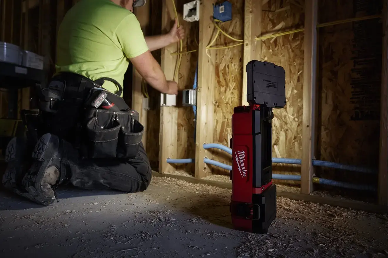 Milwaukee M12 PACKOUT area light 1400 lumens M12POAL-0