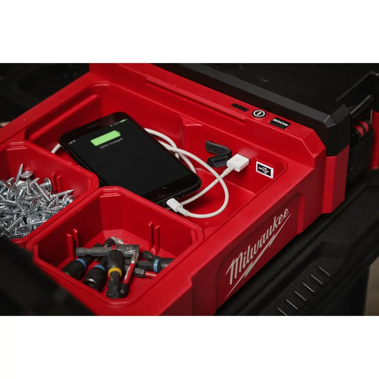 Milwaukee M12 PACKOUT area light 1400 lumens M12POAL-0