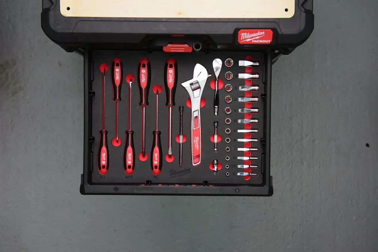 Milwaukee 1/4" Ratchet and Socket and Trilobe Screwdriver and Wrench Set PACKOUT™ Foam Insert