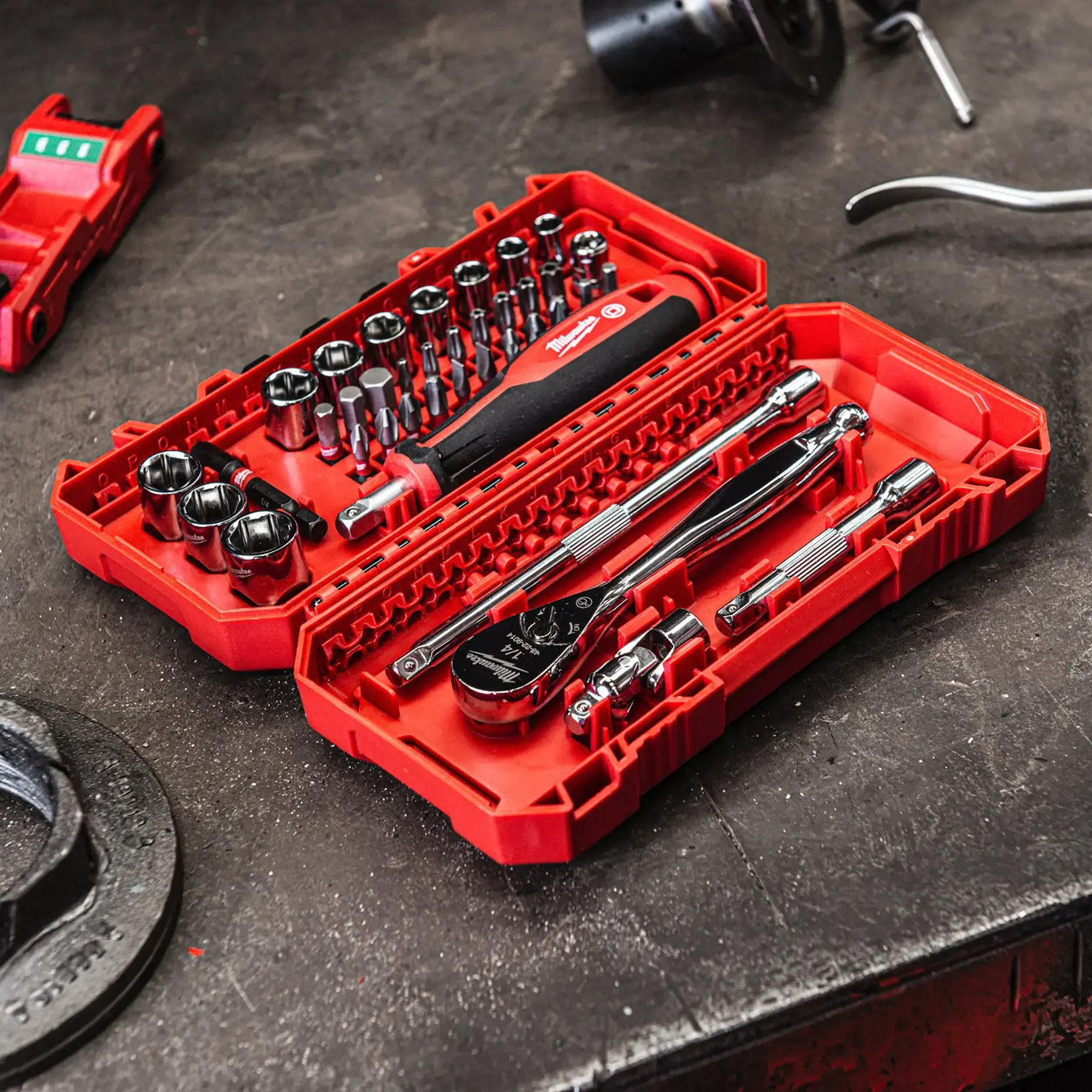 Milwaukee 1/4" Ratchet, Driver & Socket Set 38 pc