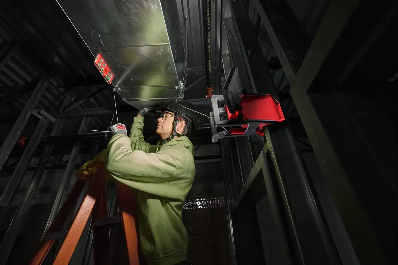 Milwaukee M18 Pivoting Area Light