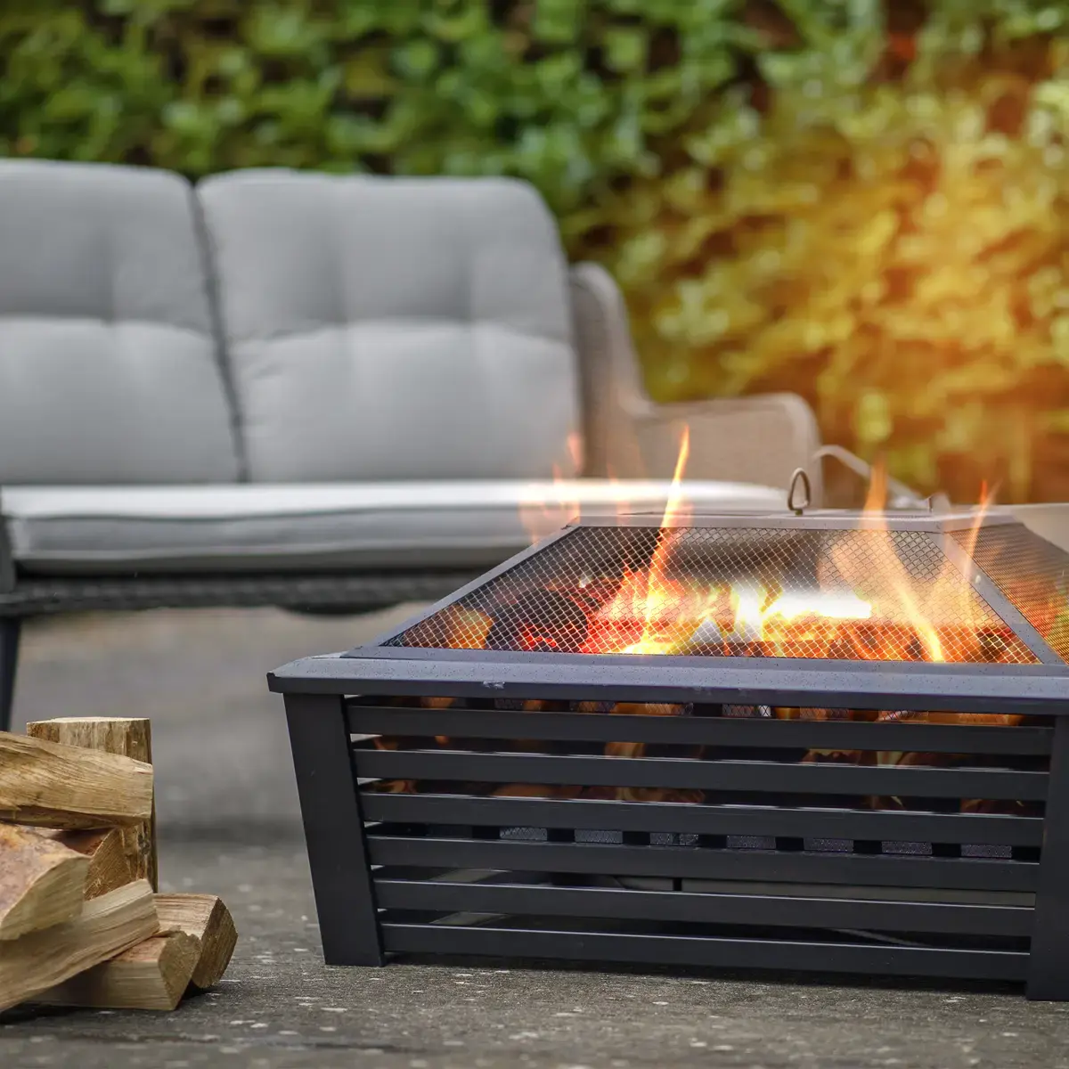 Dellonda Dellonda Square Outdoor Fire Pit 35" - Black